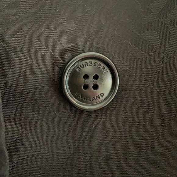 NWT black Burberry trench in subtle and sophisticated TB print - Picture 3 of 15